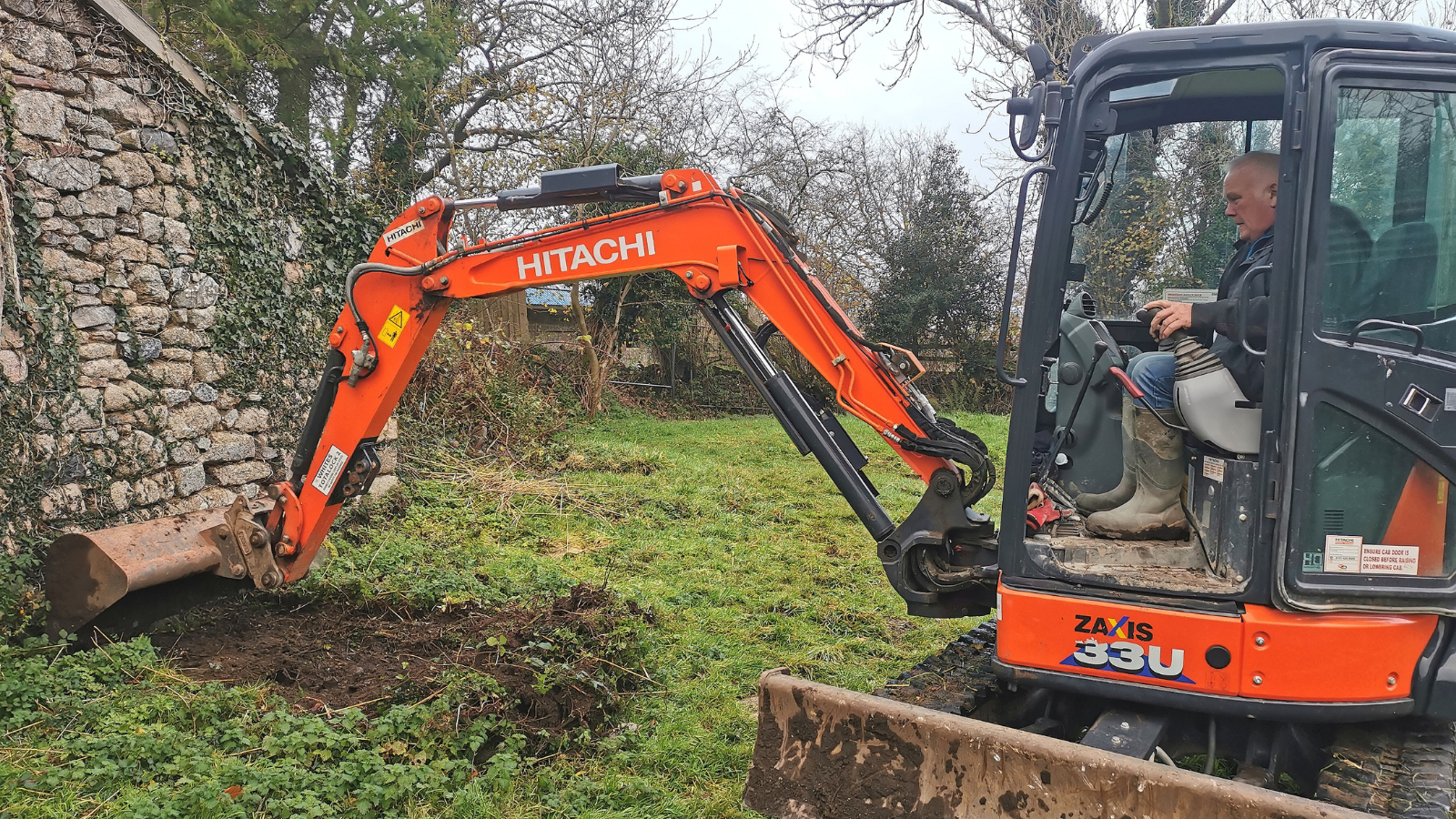 Image of Gordon Fishleigh on an orange Digger
